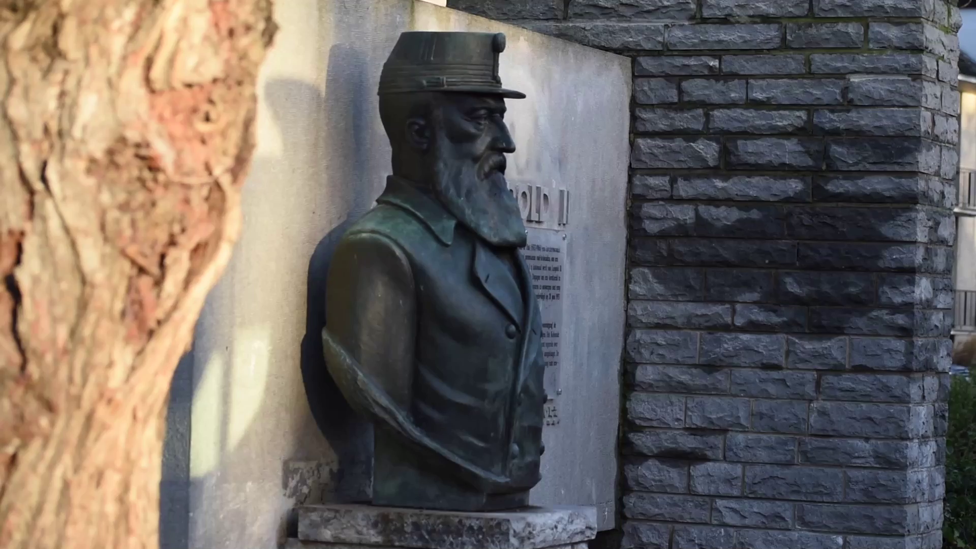 Borstbeeld Leopold II stadspark in Halle