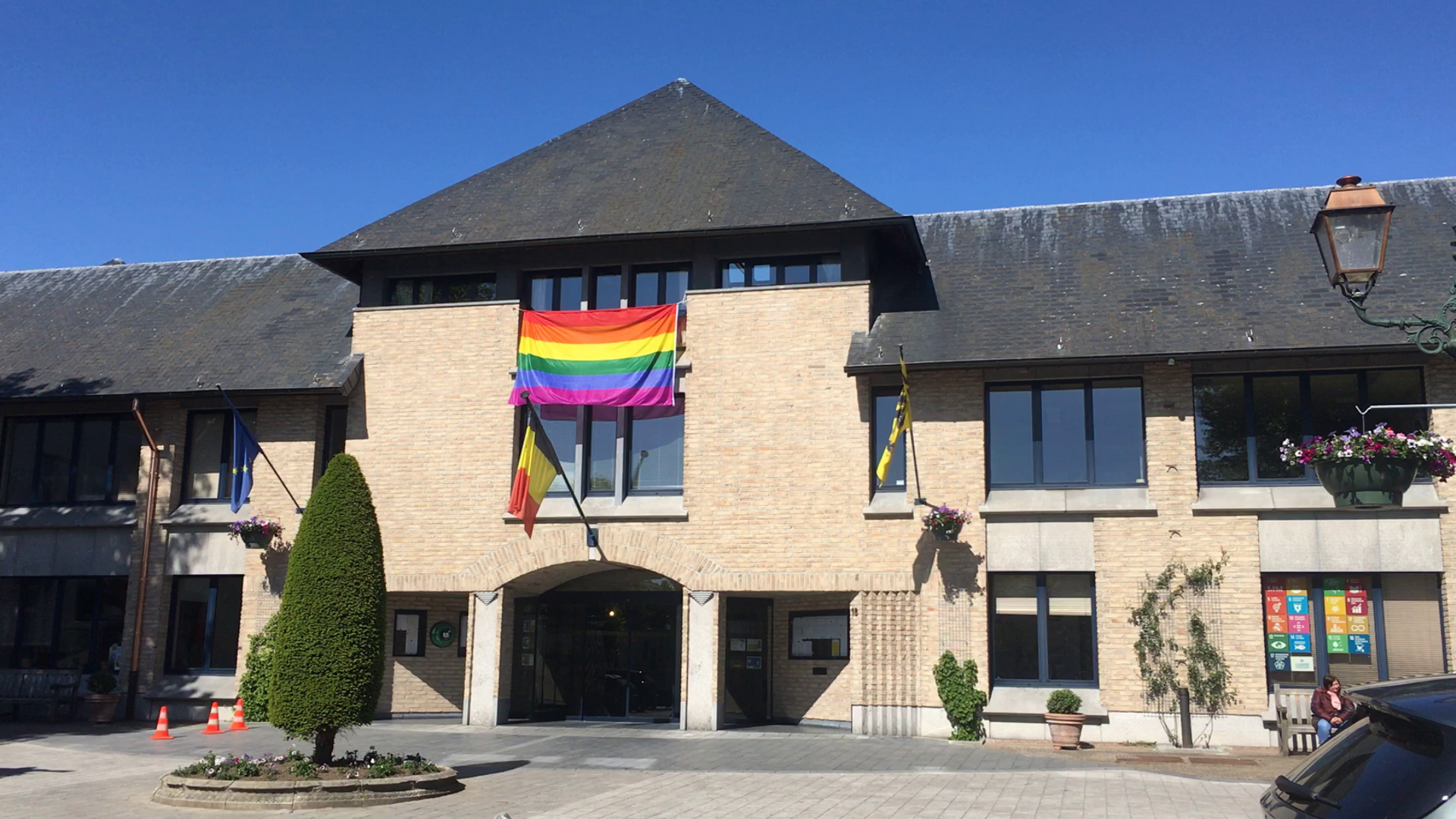 Halle laat regenboogvlaggen wapperen uit protest tegen Hongaarse anti-homowet 