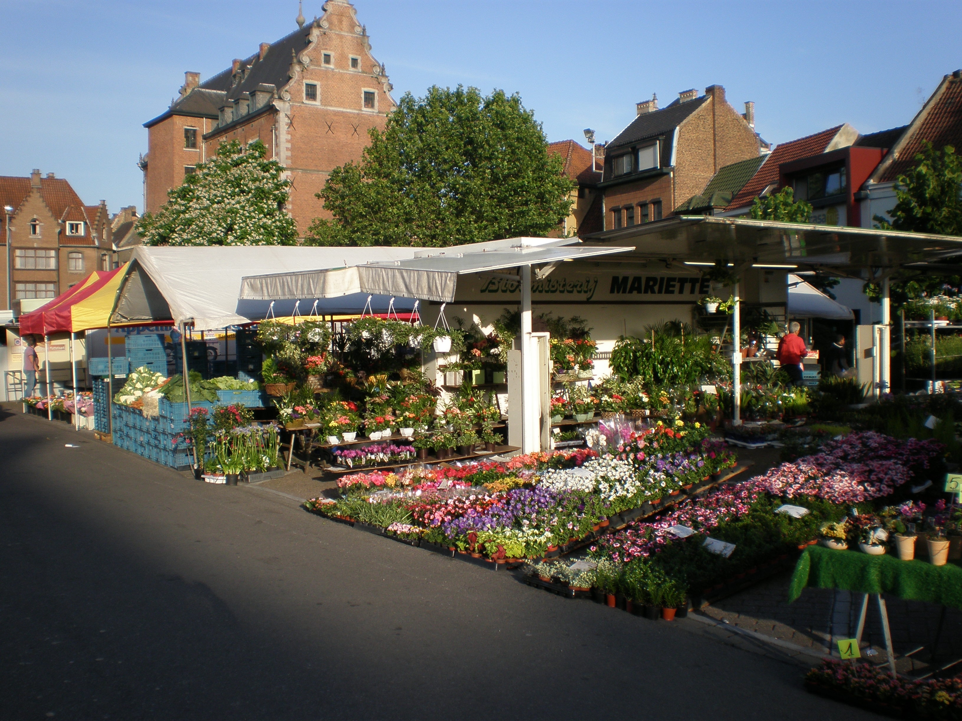bloemenkraam op de markt