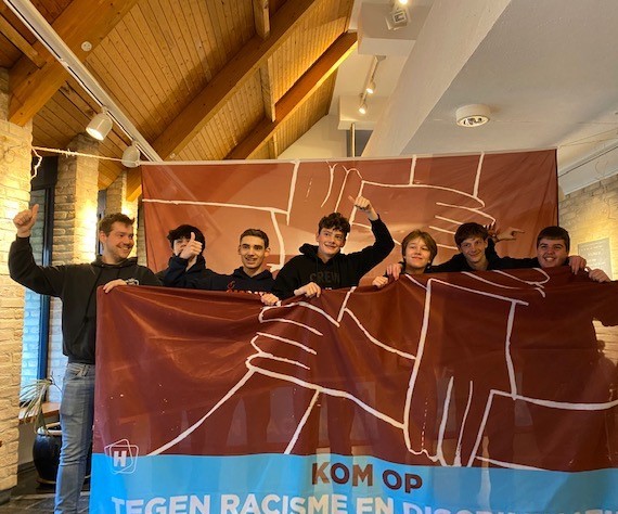 vlag tegen racisme en discriminatie