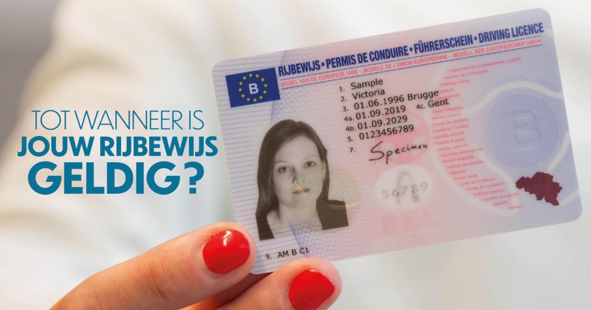 iemand heeft een rijbewijs vast