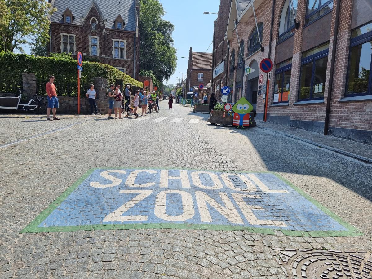 Het Heilig Hart&College is voortaan duidelijk een schoolzone.