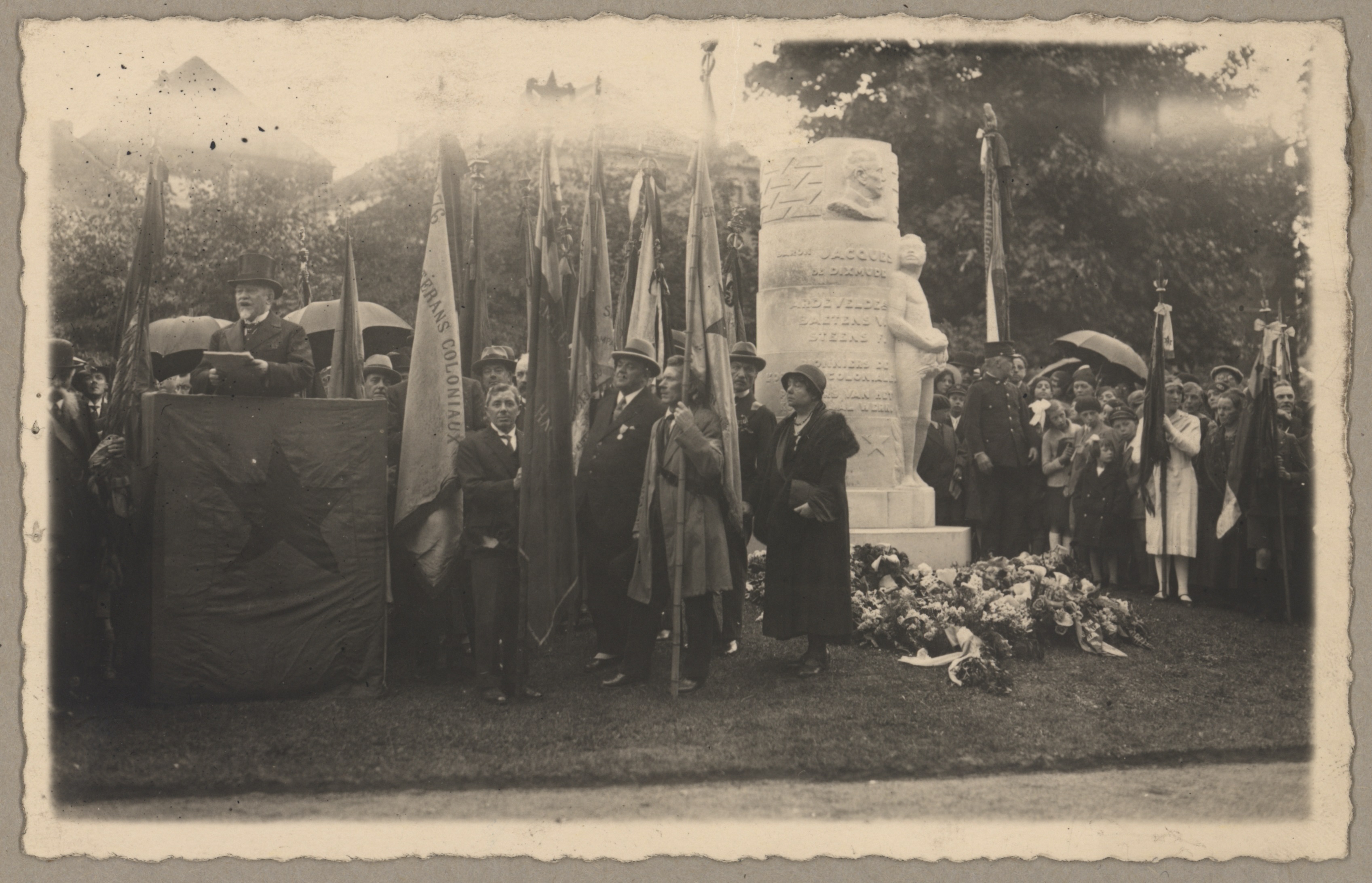 Inhuldiging beeld te Halle