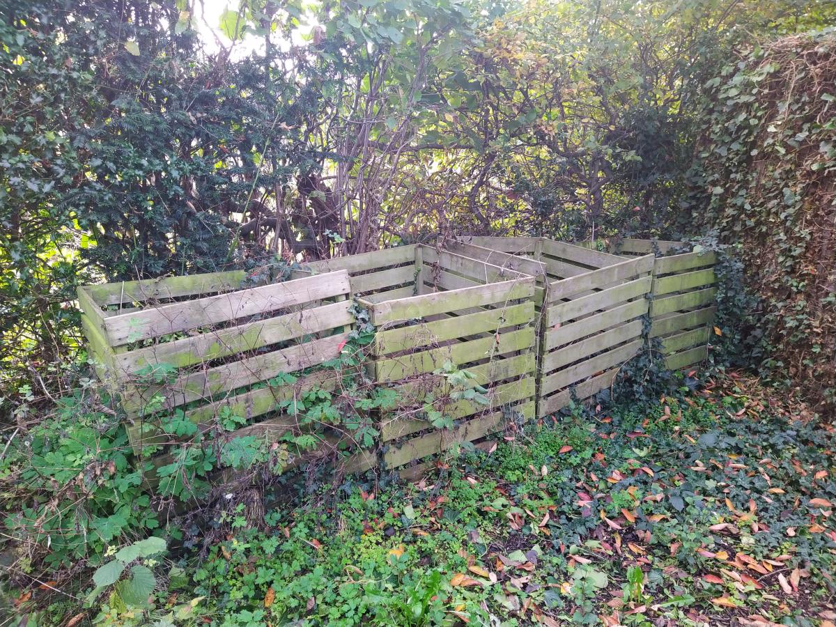 Compostbakken in de tuin