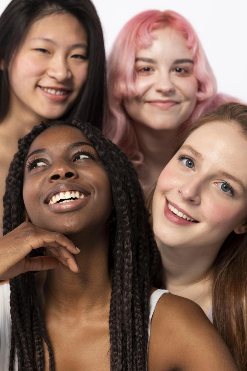 Groepje tienermeisjes Image by Freepik