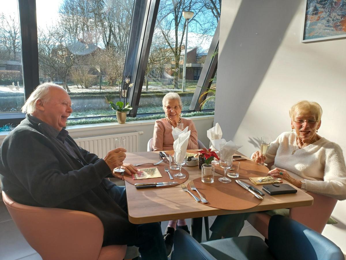 etentje met bewoners ten Hove