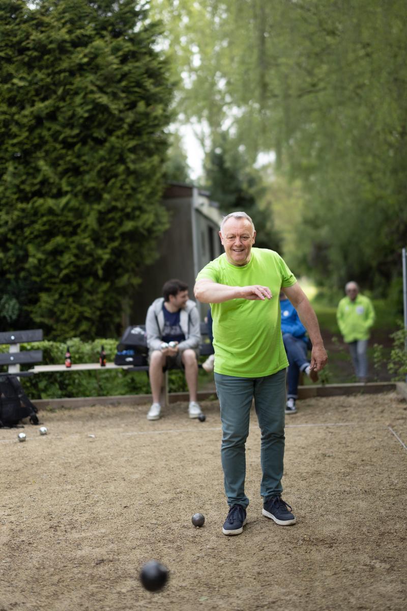 Ronny Ceuppens speelt petanque op Stroppen.