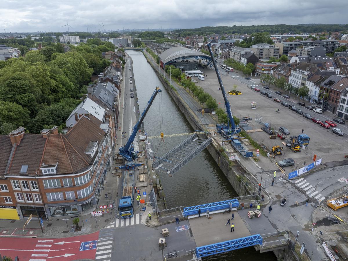 Werken aan de Baileybrug.