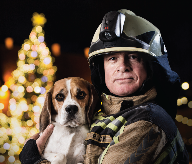 brandweerman met hond