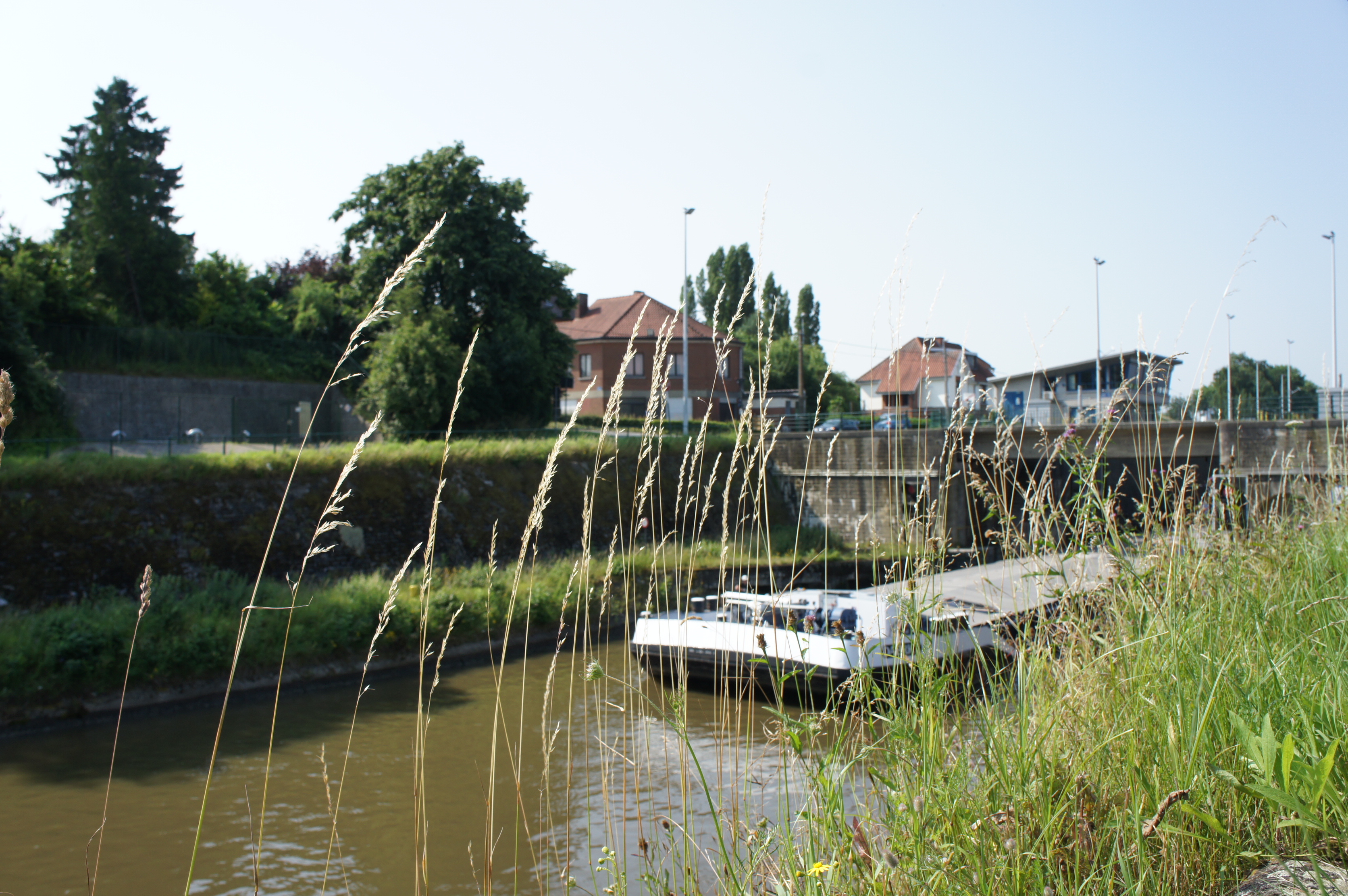 Zicht op kanaal naar Charleroi in Lembeek (c) stad Halle