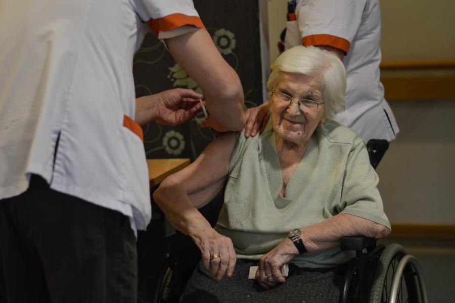 Eerste Hallenaren krijgen corona-vaccin