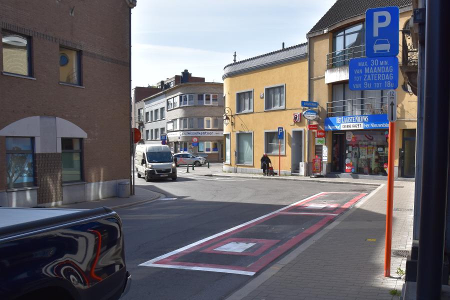 de shop&go parkeerplaatsen in de Louis Theunckensstraat