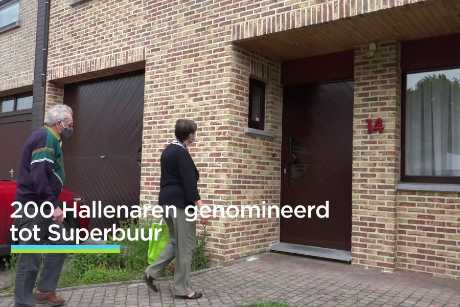 buren gaan cadeau brengen aan superbuur