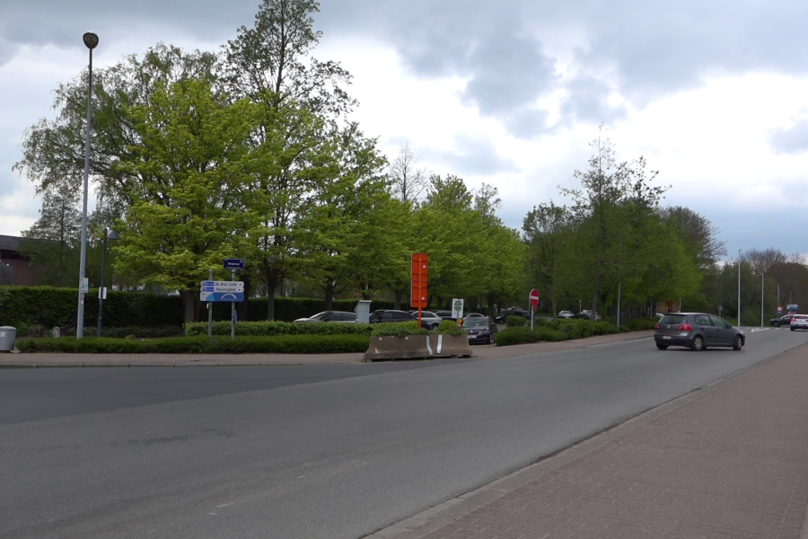 parking achter sportcomplex De Bres