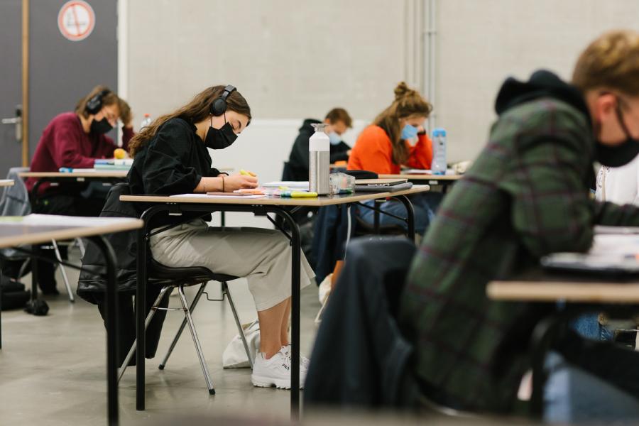 studenten zijn aan het studeren