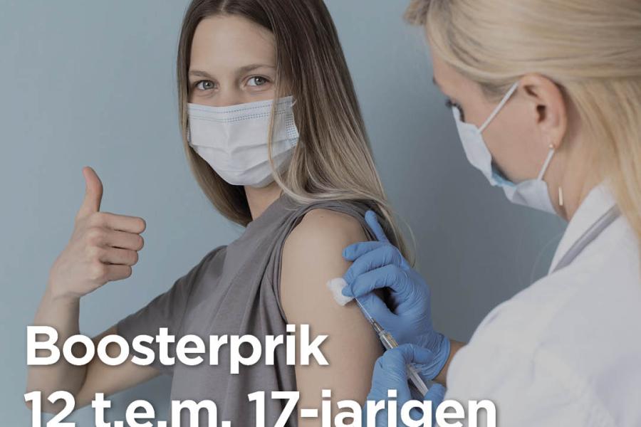 jong meisje wordt gevaccineerd