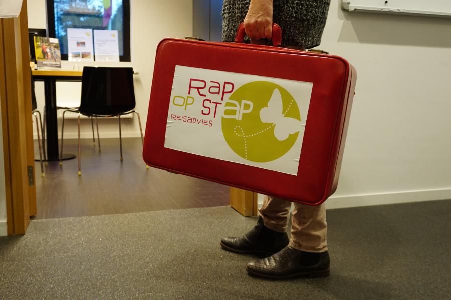 reiskoffer met logo rap op stap