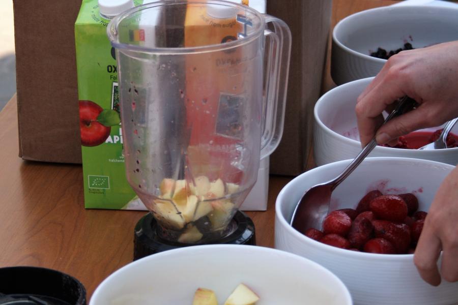 gesneden fruit in kommen