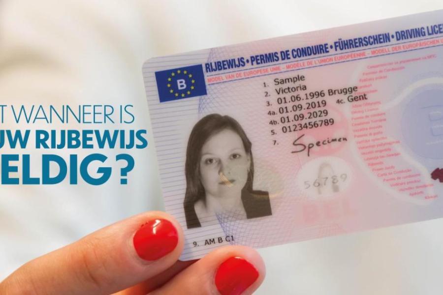 iemand heeft een rijbewijs vast