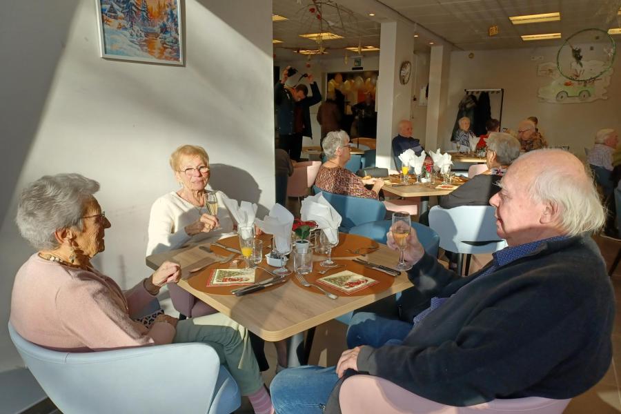 etentje met bewoners ten Hove