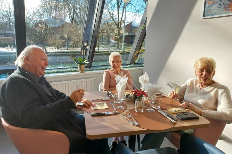 etentje met bewoners ten Hove