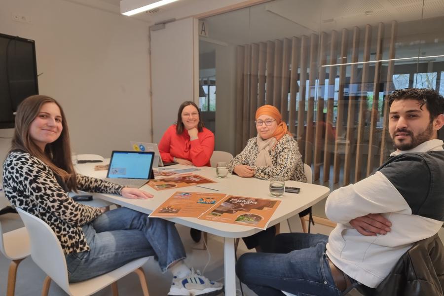 Organisatoren feest zitten samen