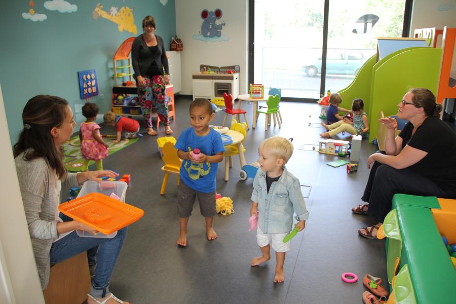 kindjes spelen in de Speelwolk