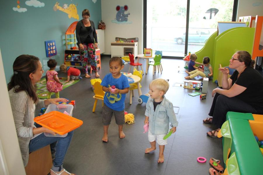 kindjes spelen in de Speelwolk