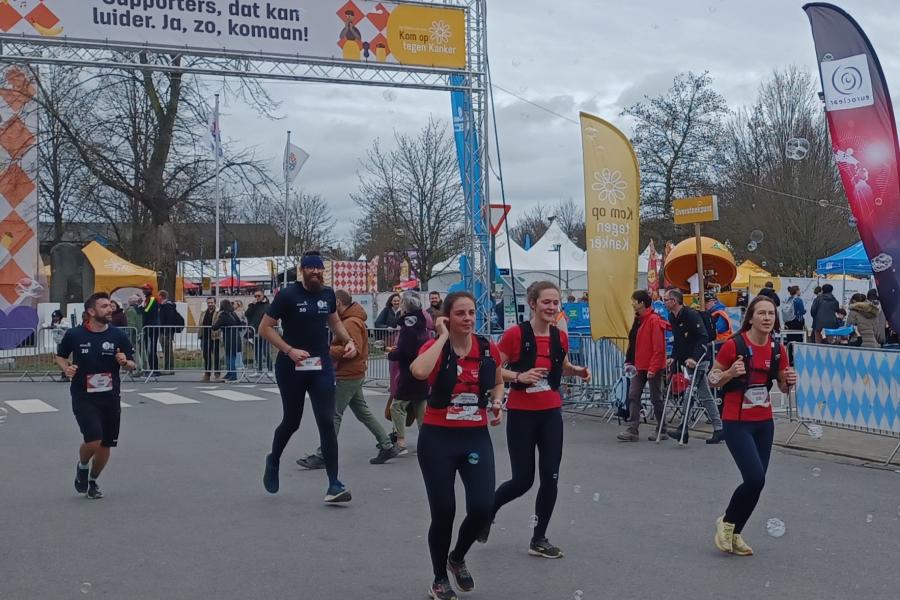 Aankomst 100km-run Kom op tegen Kanker