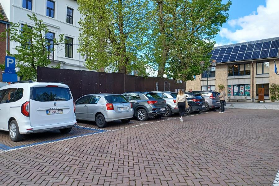 Aanplakborden op Oudstrijdersplein