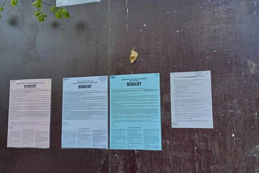 Aanplakborden op Oudstrijdersplein