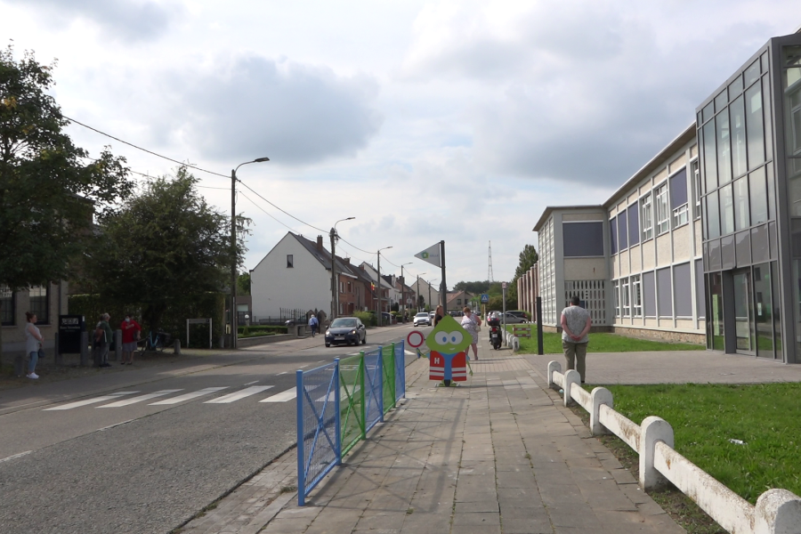 basiel aan de schoolpoort