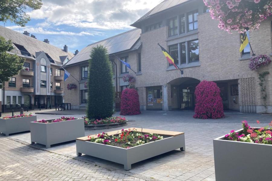 Plantenbanken op Oudstrijdersplein