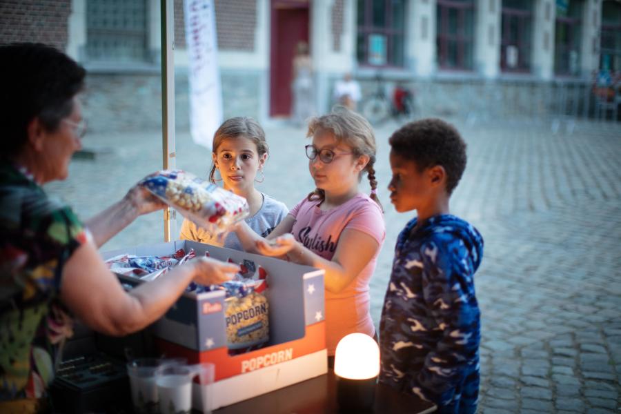 Mensen op de openluchtfilm (c)Layla Aerts