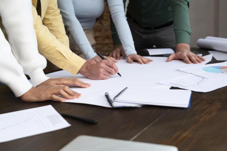 mensen in bespreking