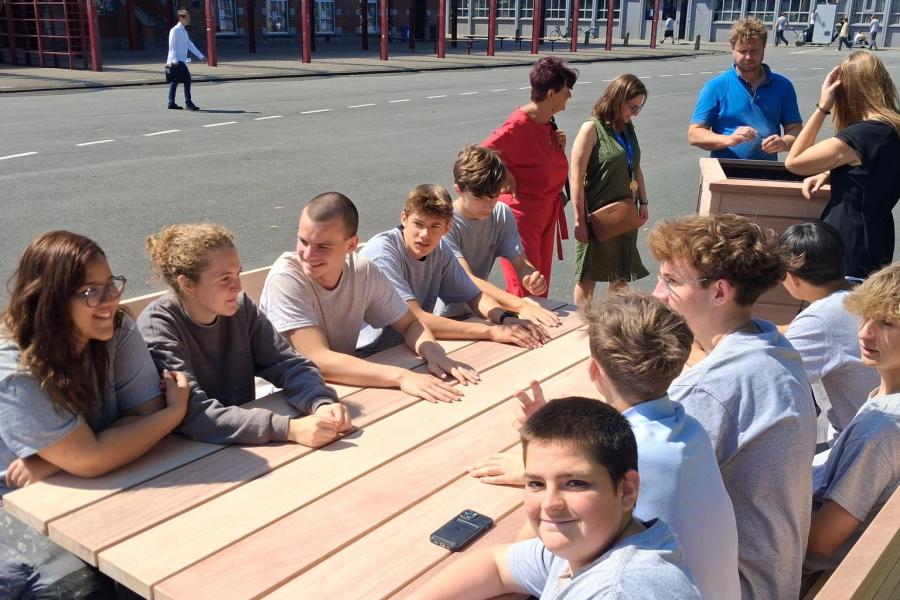 Leeringen op de nieuwe meubelen