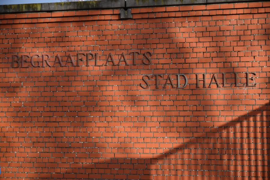 Ingang begraafplaats Halle