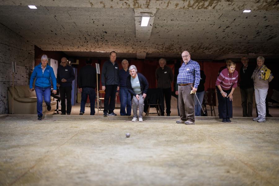 Senioren spelen petanque