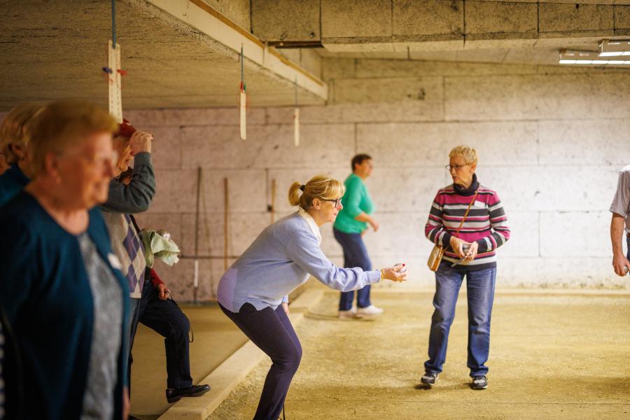 Senioren spelen petanque
