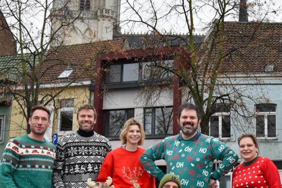 mensen met een kerststrui