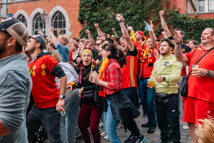 Supporters op Cardijnplein