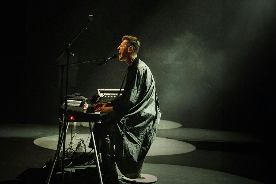 Theatertour - Ozark Henry © onbekend