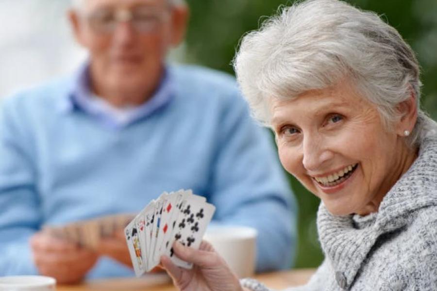 Cafespelen – 50+ © Canva