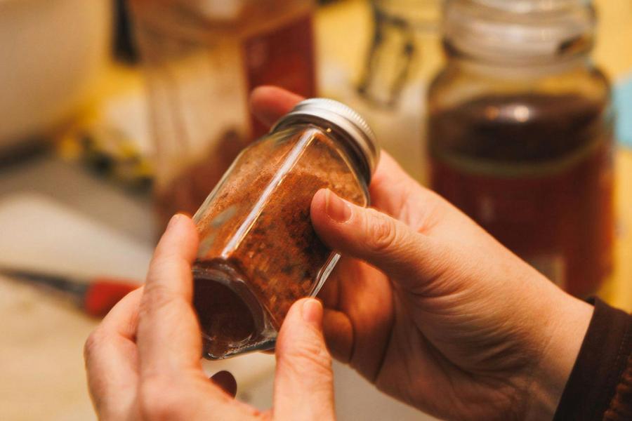 Kruidige mixen en oliën - Renate Coen © onbekend