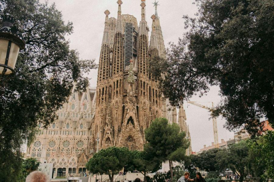 De Sagrada Familia, magnum opus van de geniale Antoní Gaudí - Luc Wieme © onbekend