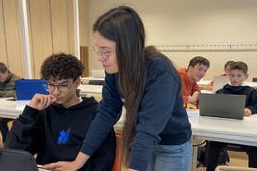 Programmeren in Python met CodeFever in jouw buurt - Pythons 1 (12-15 jaar) © VZW CodeFever