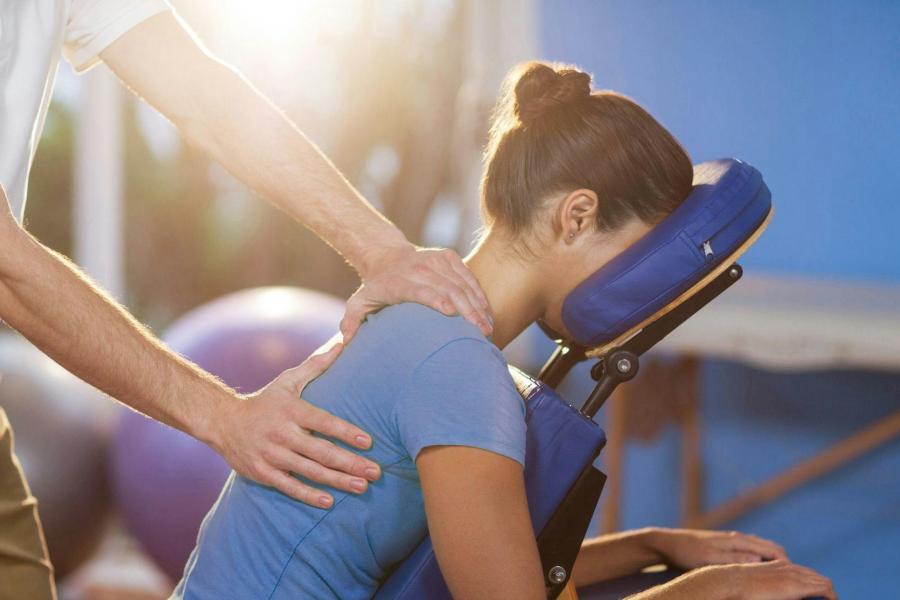 Stoelmassage - Lisanne Broes © onbekend