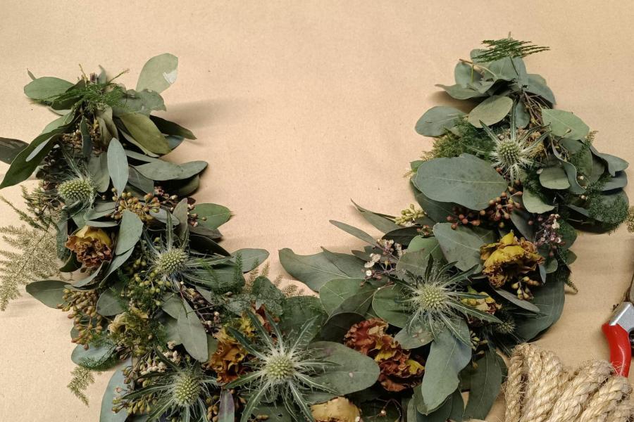 Guirlande maken - Ben Vanhoo © onbekend