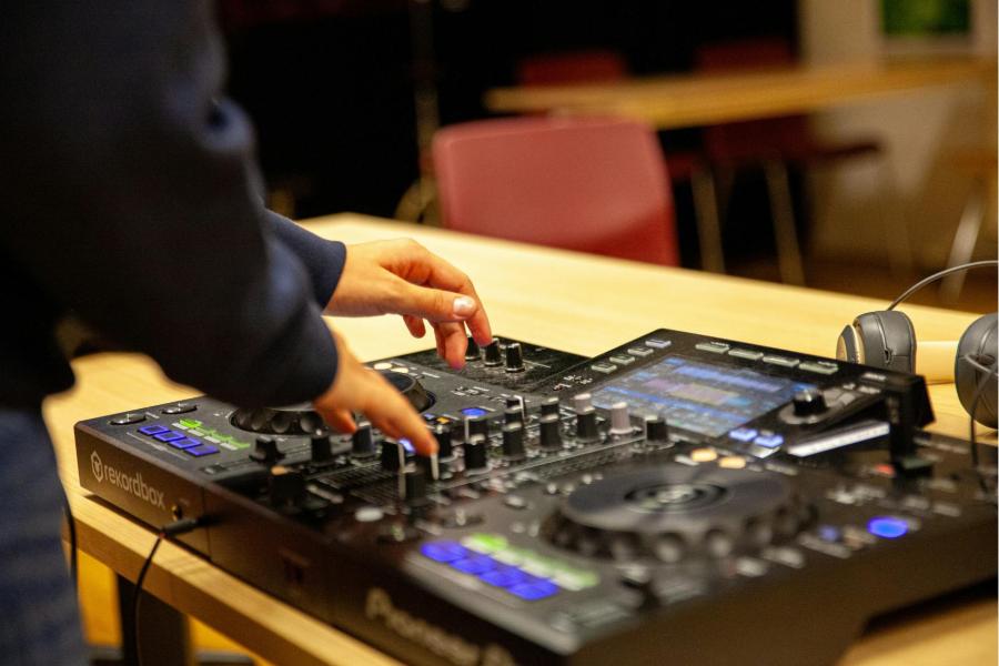 DJ | cursus muziek © Villa Basta vzw
