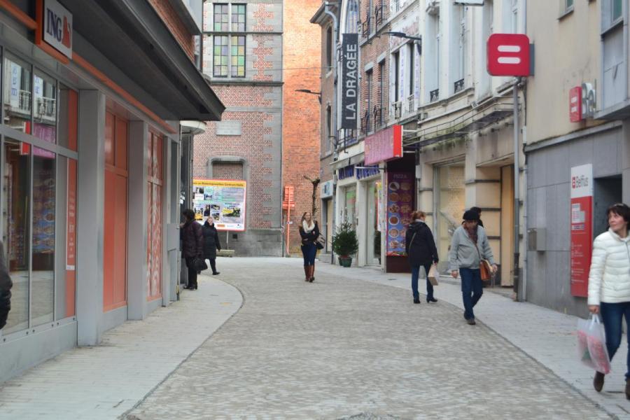Met de fiets door de Basiliekstraat? Afstappen graag!